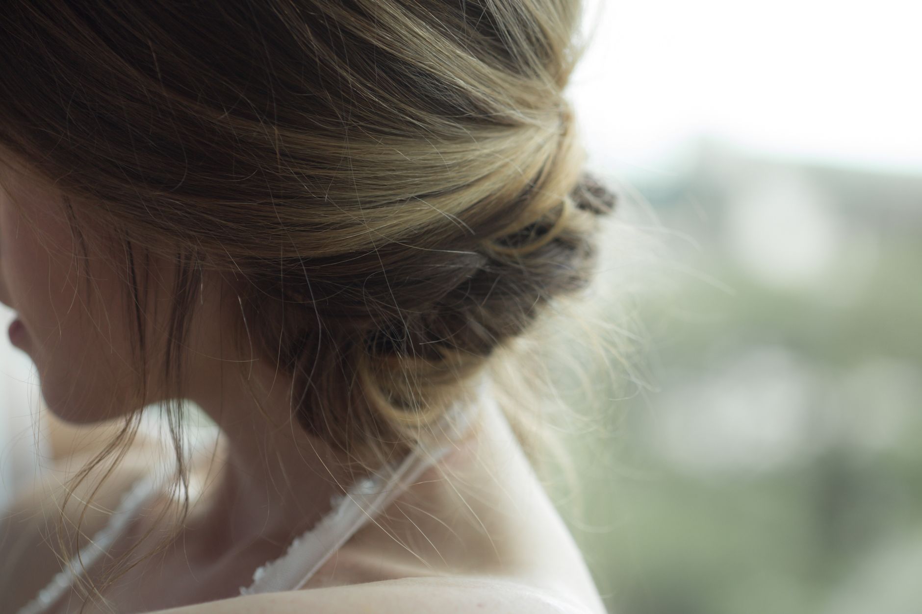 Close-up of elegant blonde updo hairstyle on a woman indoors. — iBet kirjaudu: Expert Review